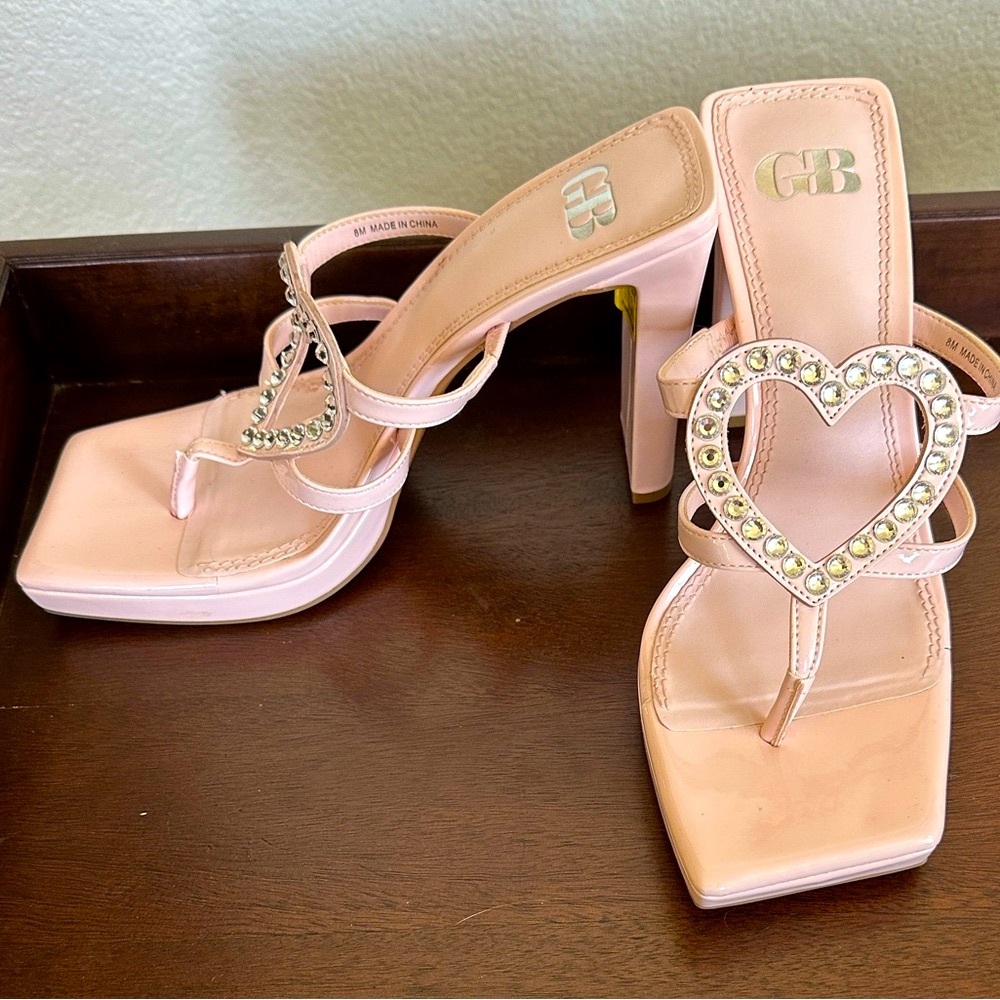 GB shiny pink Heart-Adorned Heels with diamond outline